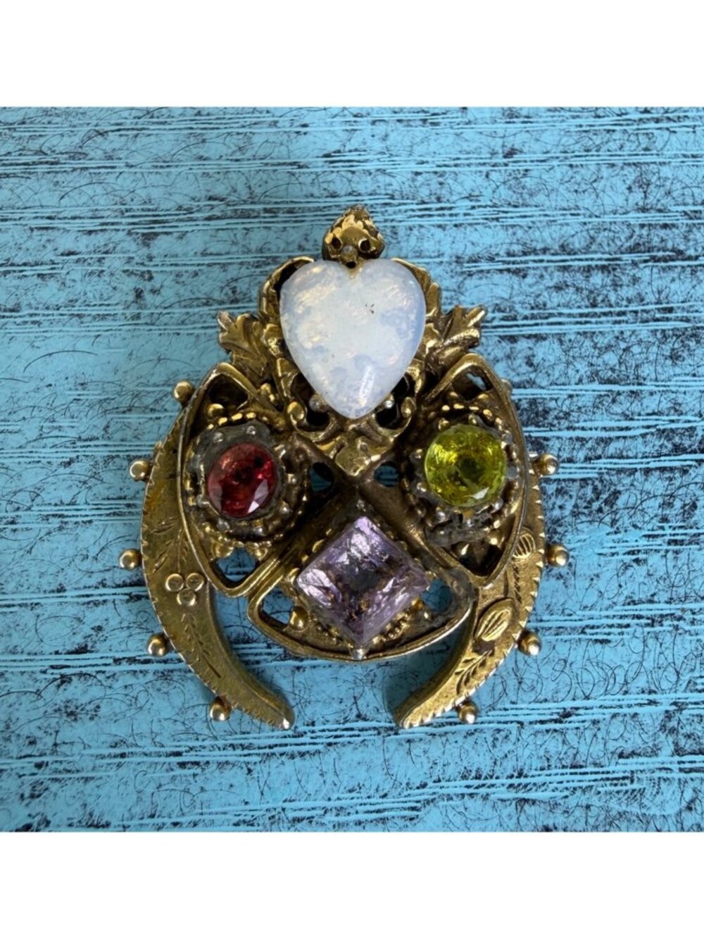 VTG 40s-50s Gold-Tone Brooch w/ Opalescent Heart Ornate Heraldic Crescent Design